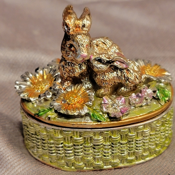 Vintage Easter Bunny Mama & Baby Trinket Box Silver Plated w/Daisies - Picture 3 of 11